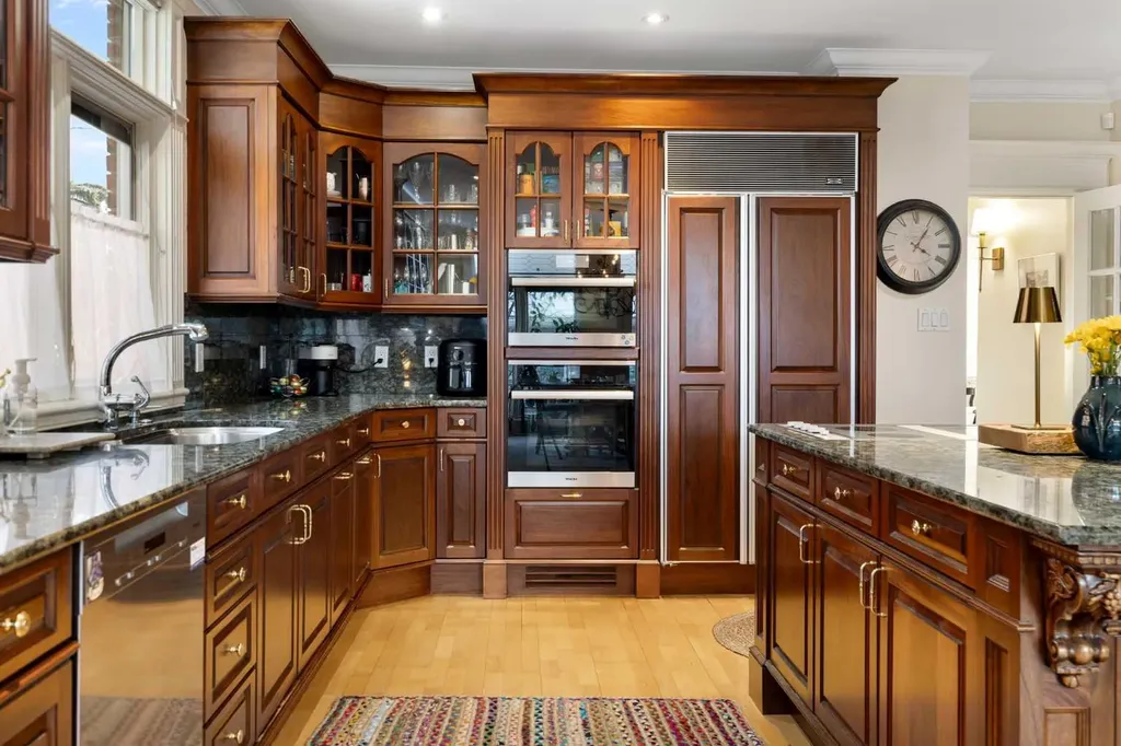 1727 24 Street SW Calgary AB T3C 1J2