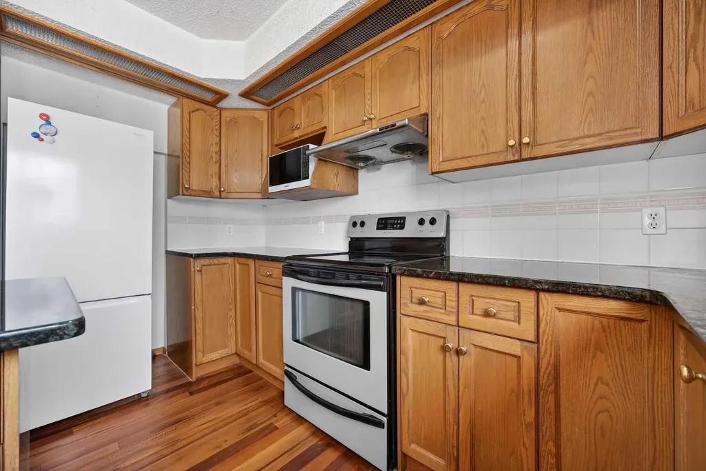 90 Hawkmount Green NW Calgary AB T3G 2T9