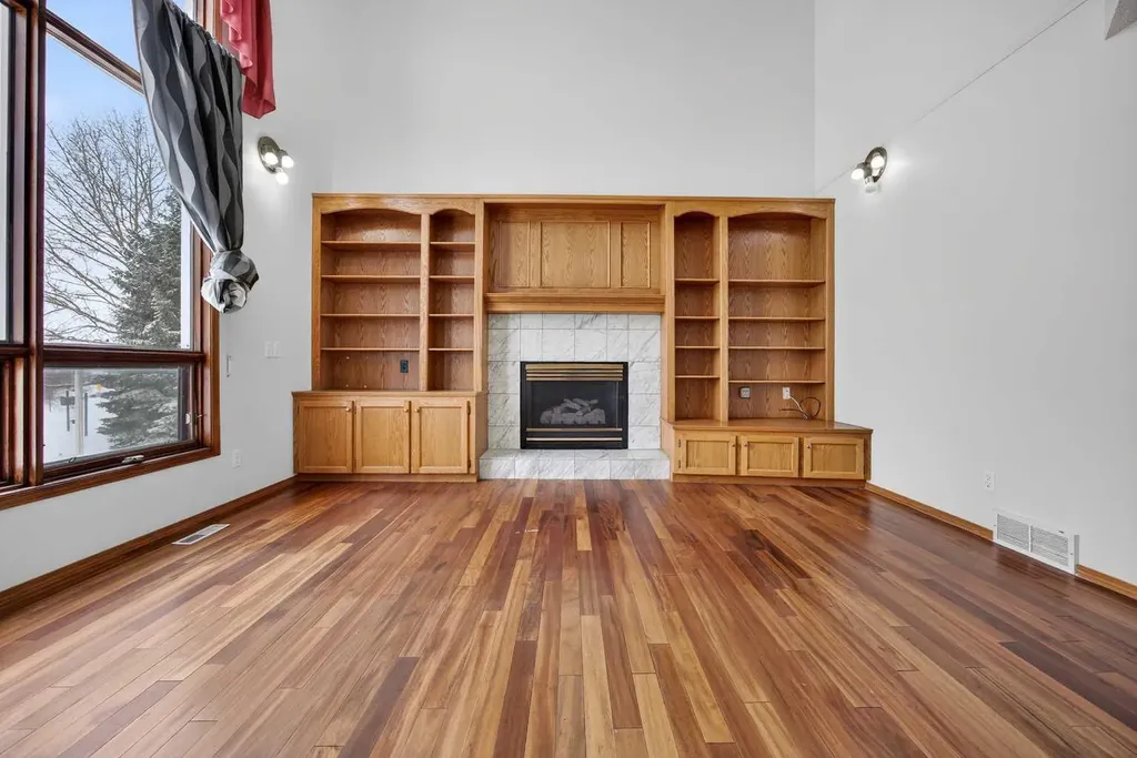 90 Hawkmount Green NW Calgary AB T3G 2T9