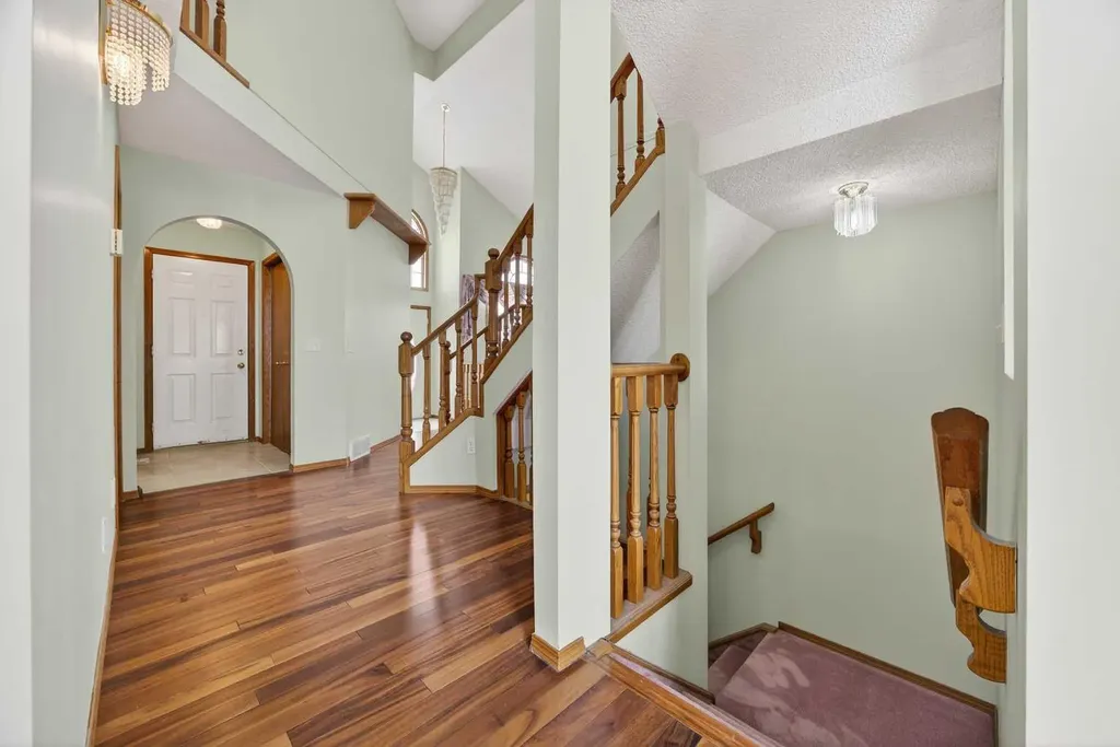 90 Hawkmount Green NW Calgary AB T3G 2T9