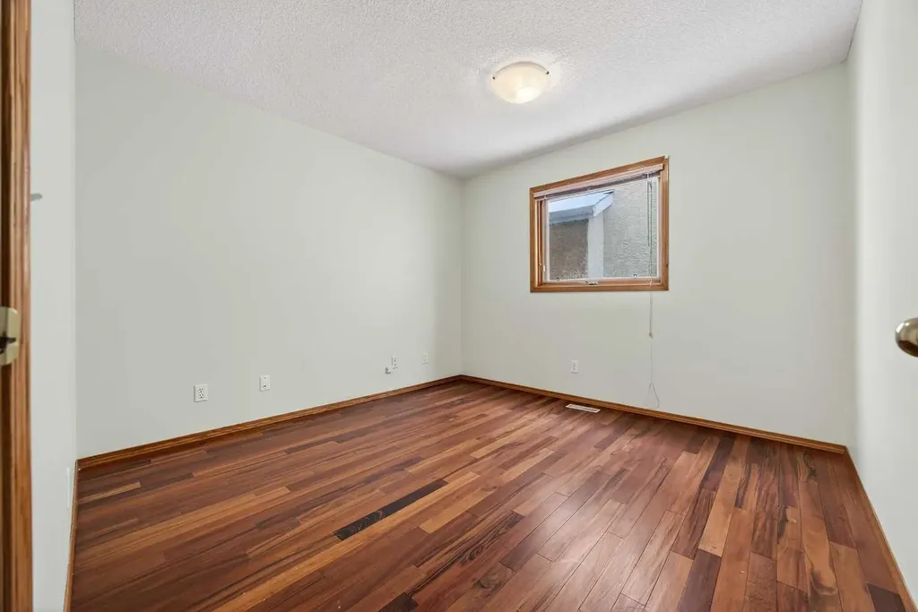 90 Hawkmount Green NW Calgary AB T3G 2T9