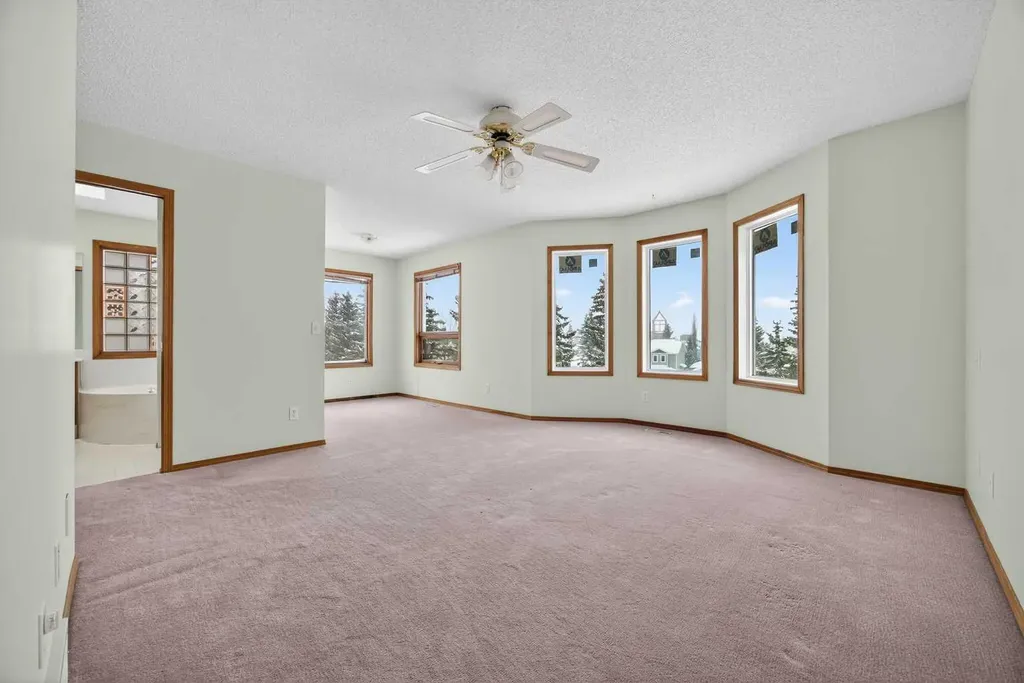 90 Hawkmount Green NW Calgary AB T3G 2T9