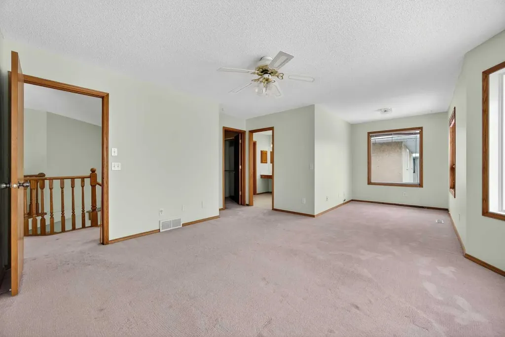 90 Hawkmount Green NW Calgary AB T3G 2T9