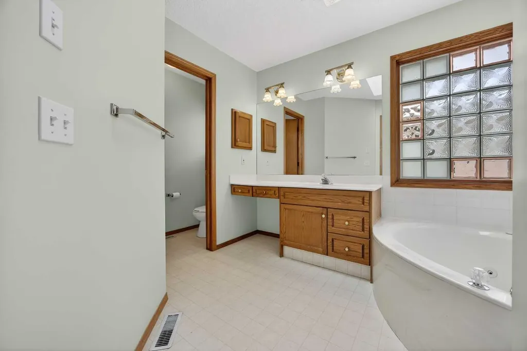 90 Hawkmount Green NW Calgary AB T3G 2T9