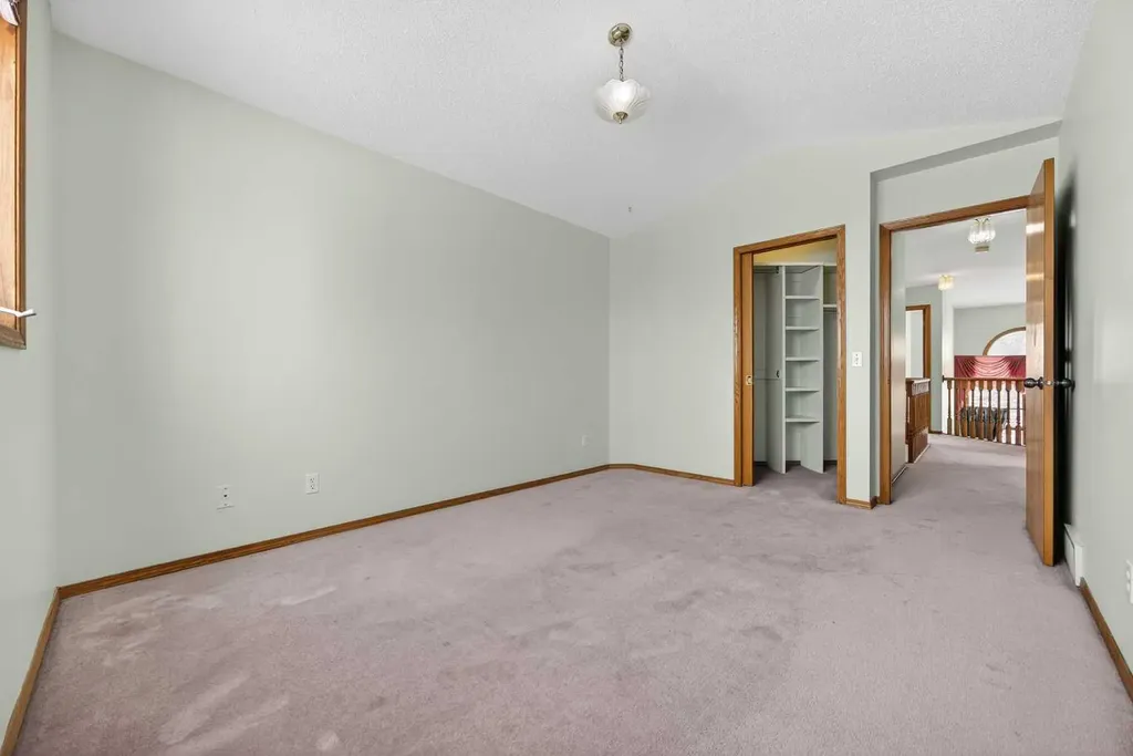 90 Hawkmount Green NW Calgary AB T3G 2T9