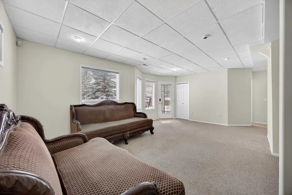 90 Hawkmount Green NW Calgary AB T3G 2T9
