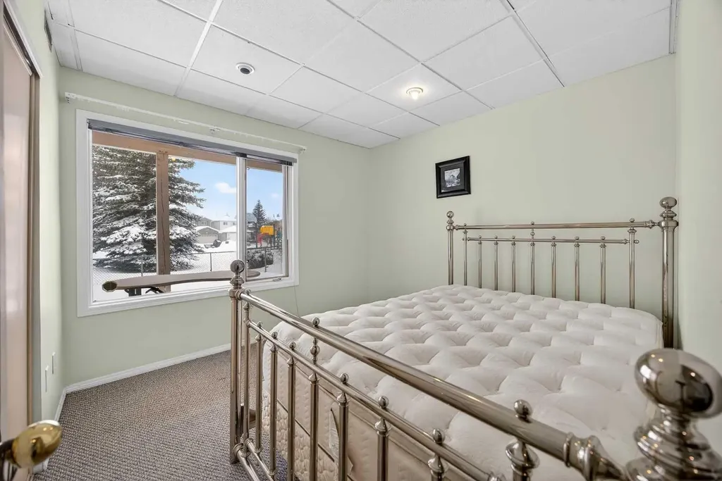 90 Hawkmount Green NW Calgary AB T3G 2T9