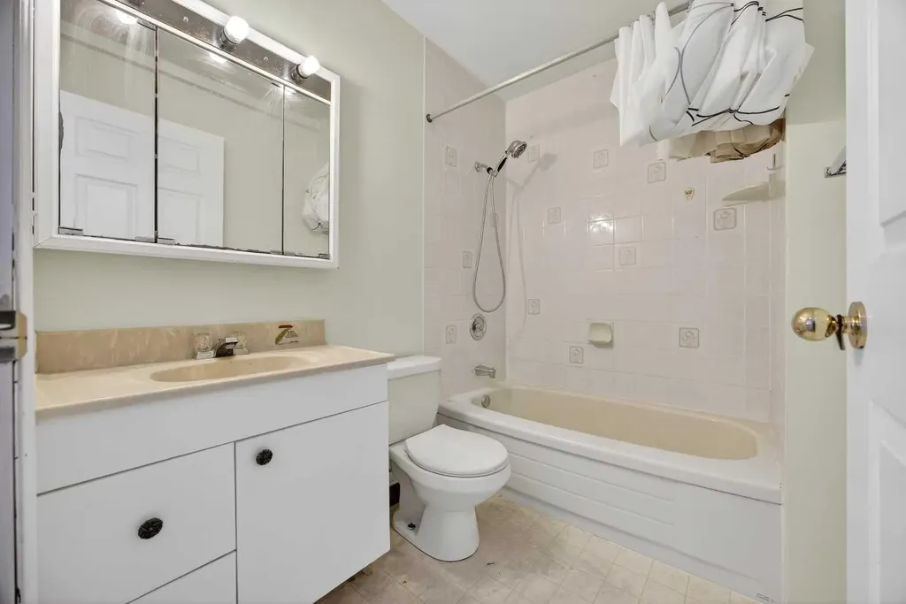 90 Hawkmount Green NW Calgary AB T3G 2T9