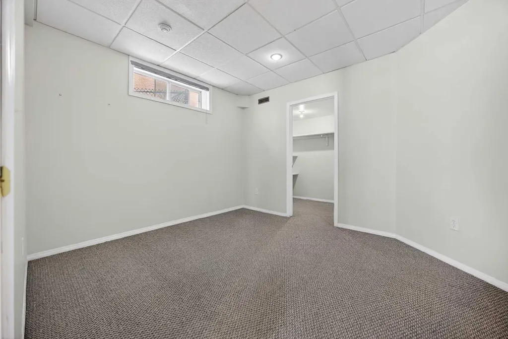 90 Hawkmount Green NW Calgary AB T3G 2T9