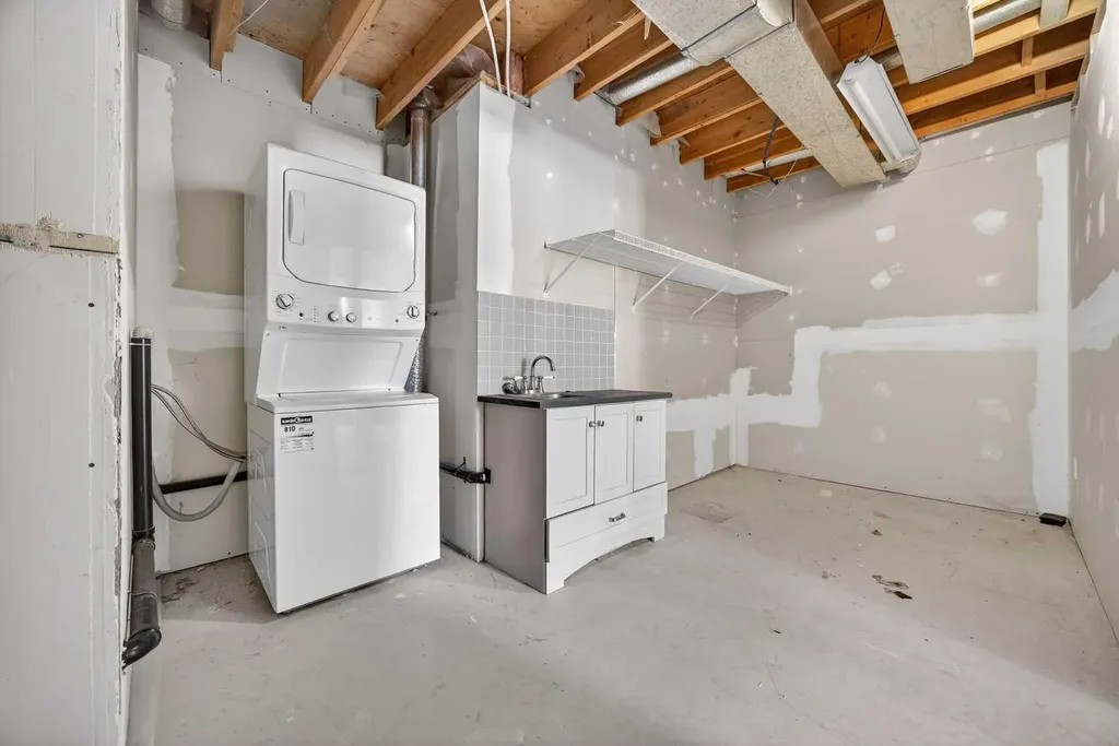 90 Hawkmount Green NW Calgary AB T3G 2T9
