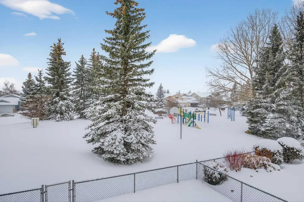 90 Hawkmount Green NW Calgary AB T3G 2T9