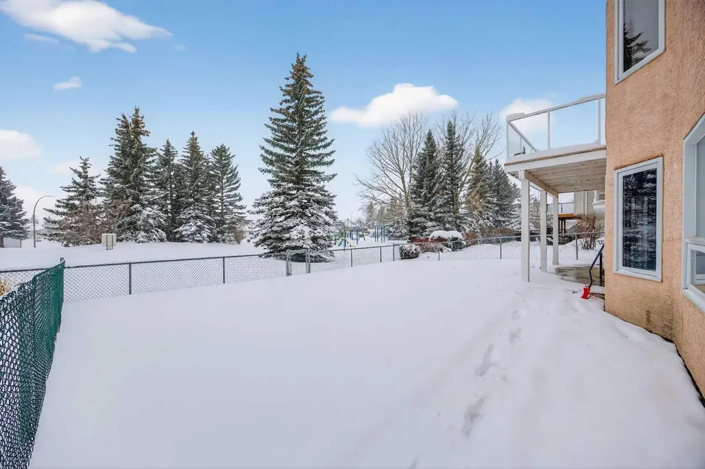 90 Hawkmount Green NW Calgary AB T3G 2T9