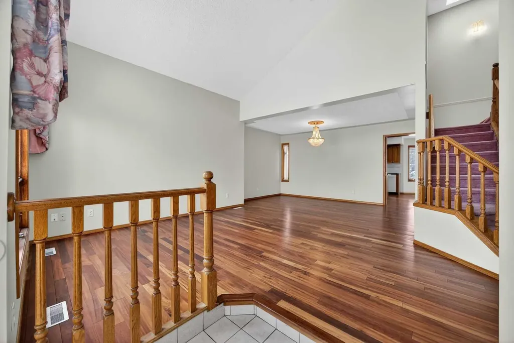 90 Hawkmount Green NW Calgary AB T3G 2T9