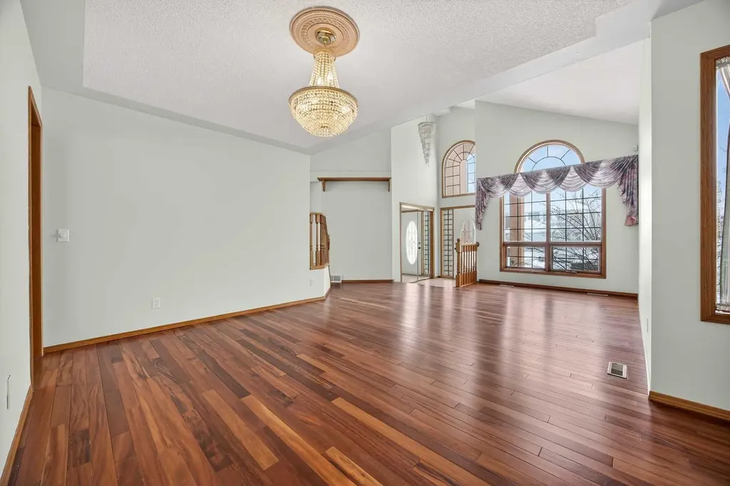 90 Hawkmount Green NW Calgary AB T3G 2T9