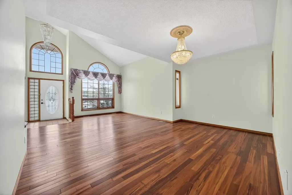 90 Hawkmount Green NW Calgary AB T3G 2T9