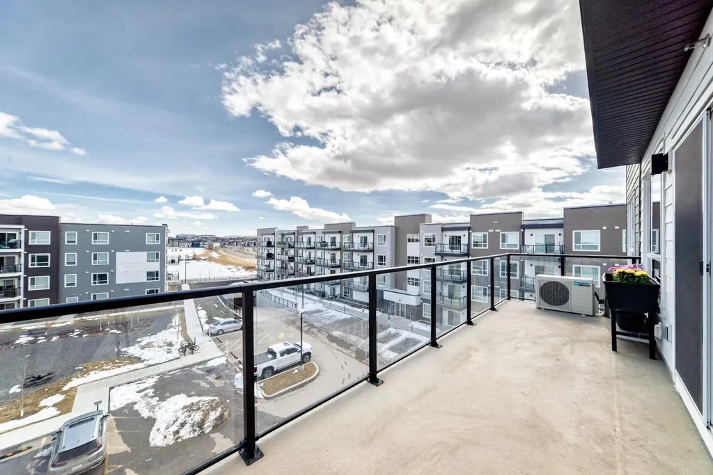 33 Carringham Gate NW Calgary AB T3P 2H6