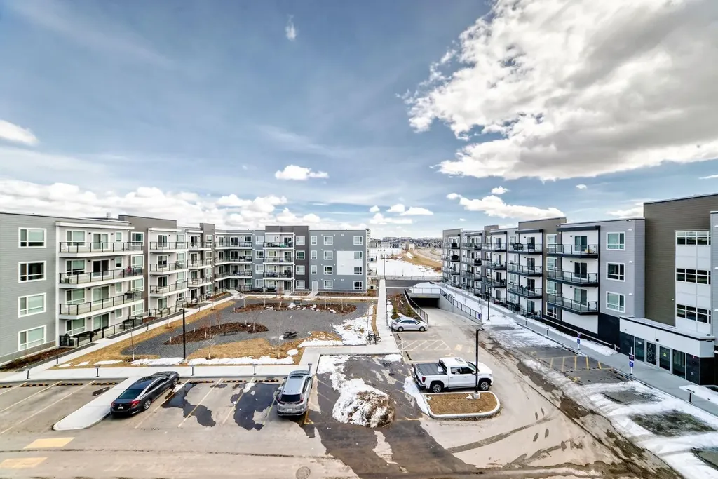 33 Carringham Gate NW Calgary AB T3P 2H6
