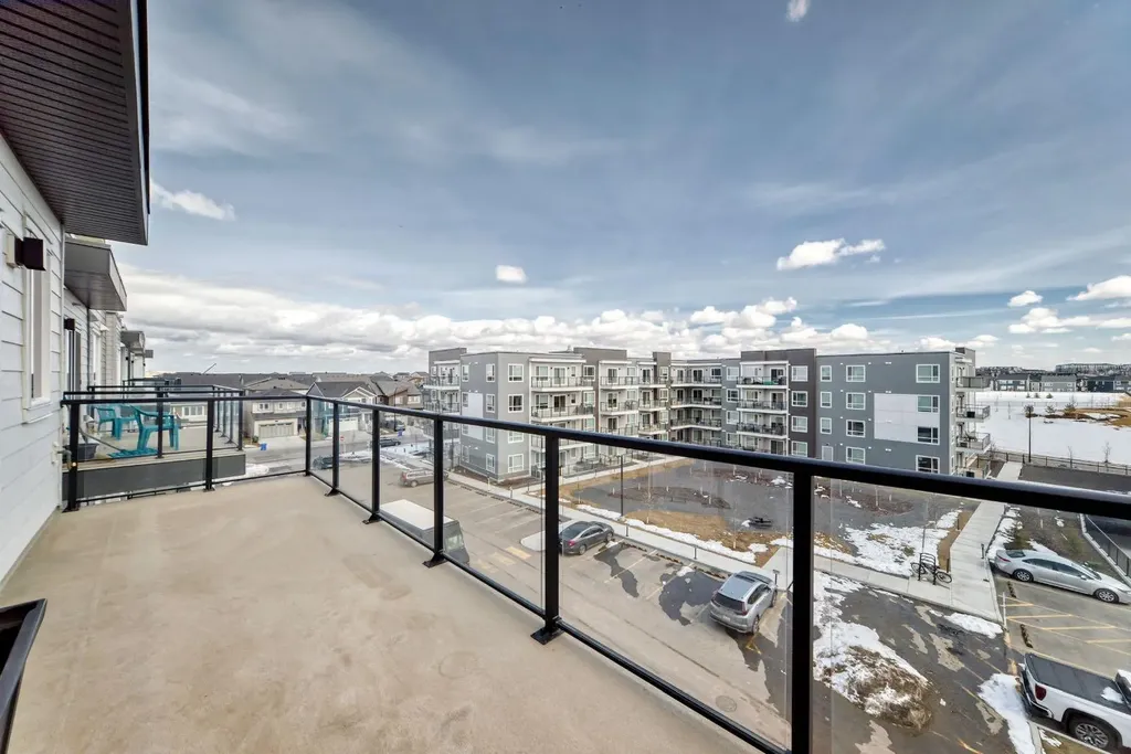 33 Carringham Gate NW Calgary AB T3P 2H6