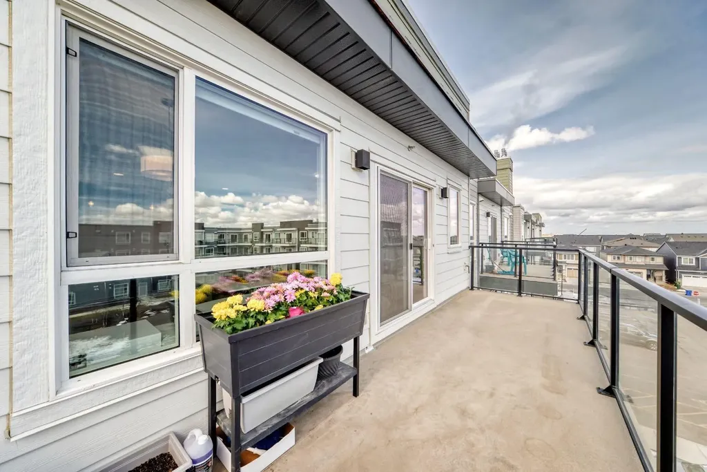 33 Carringham Gate NW Calgary AB T3P 2H6