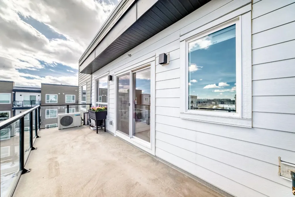 33 Carringham Gate NW Calgary AB T3P 2H6