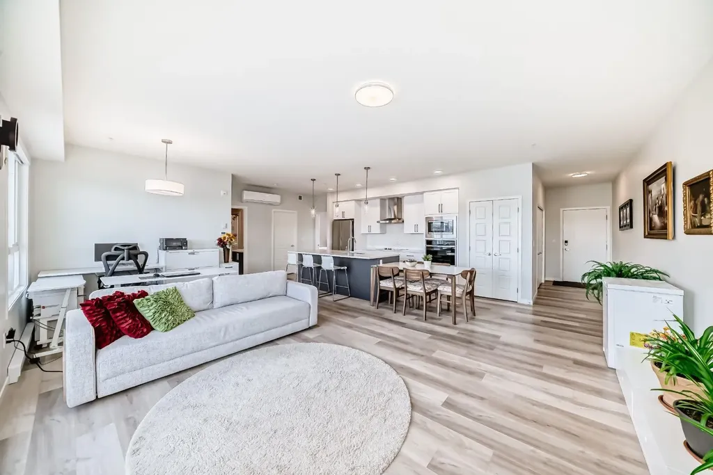 33 Carringham Gate NW Calgary AB T3P 2H6