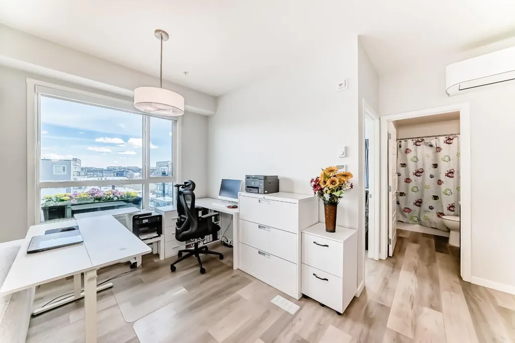 33 Carringham Gate NW Calgary AB T3P 2H6