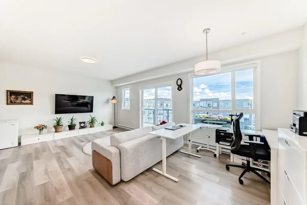 33 Carringham Gate NW Calgary AB T3P 2H6