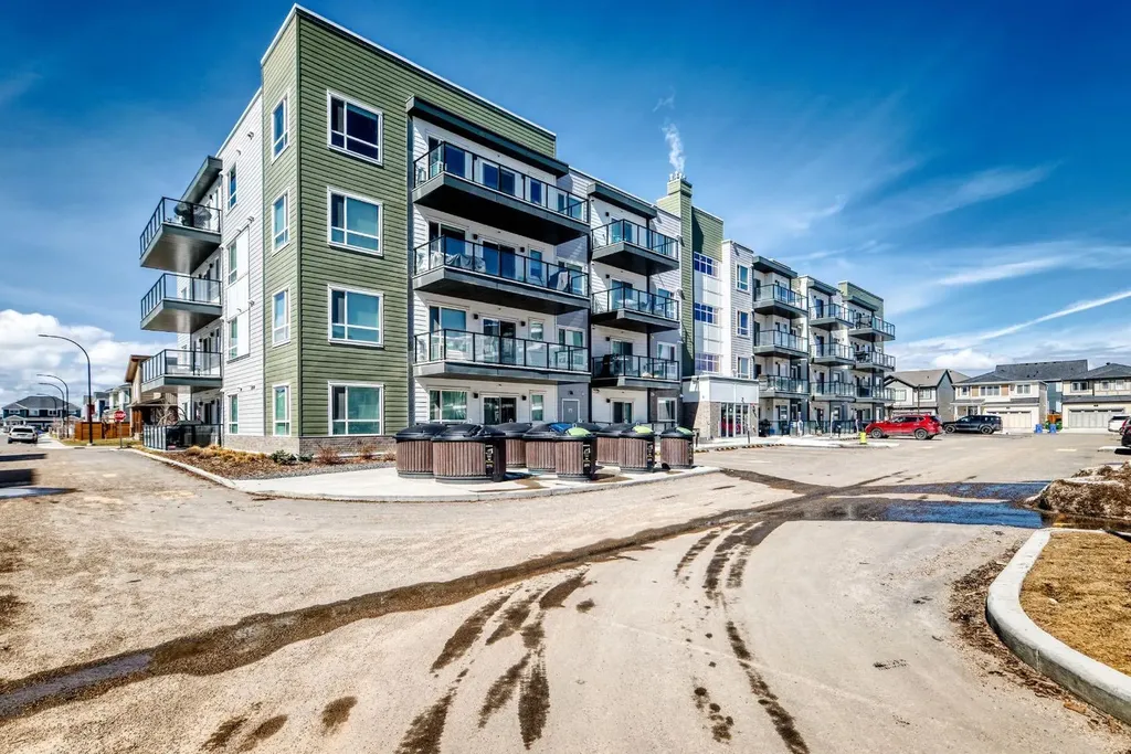 33 Carringham Gate NW Calgary AB T3P 2H6