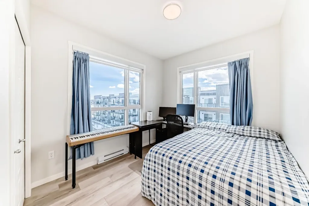 33 Carringham Gate NW Calgary AB T3P 2H6