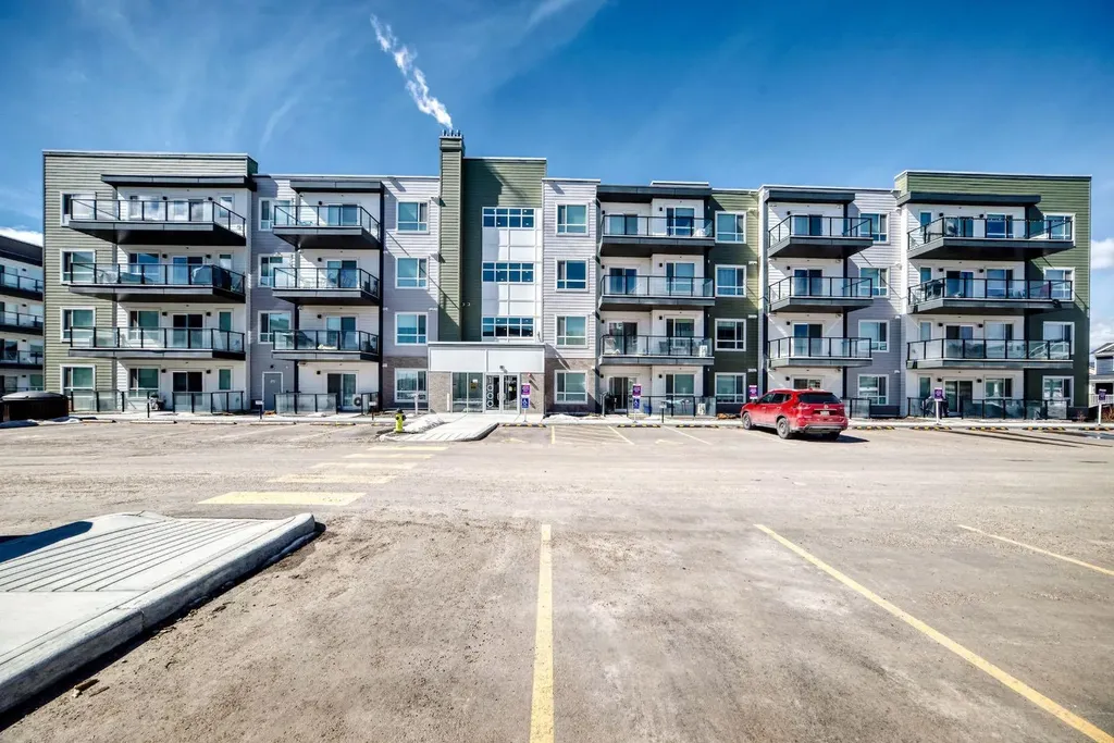 33 Carringham Gate NW Calgary AB T3P 2H6