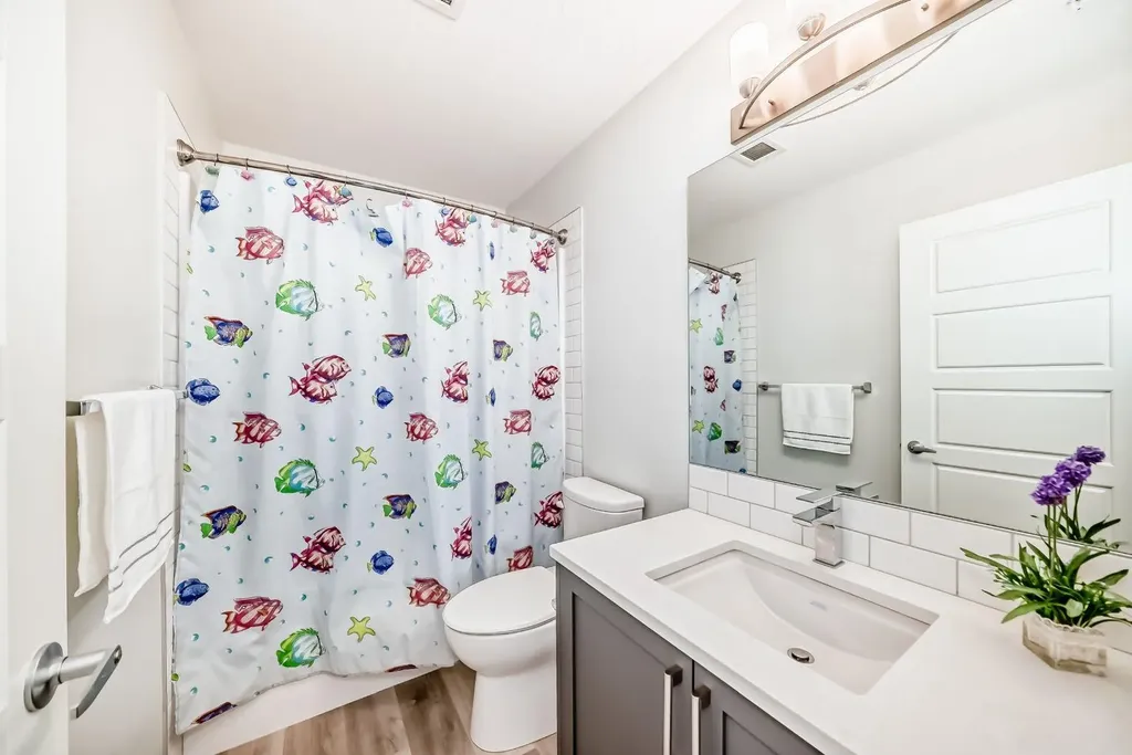 33 Carringham Gate NW Calgary AB T3P 2H6