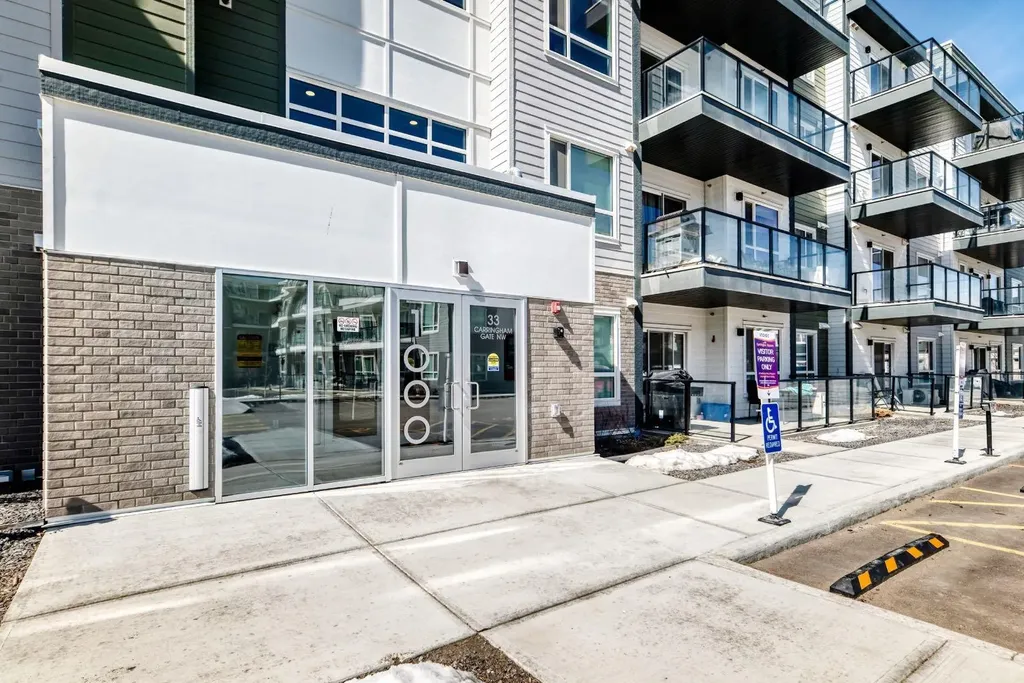 33 Carringham Gate NW Calgary AB T3P 2H6