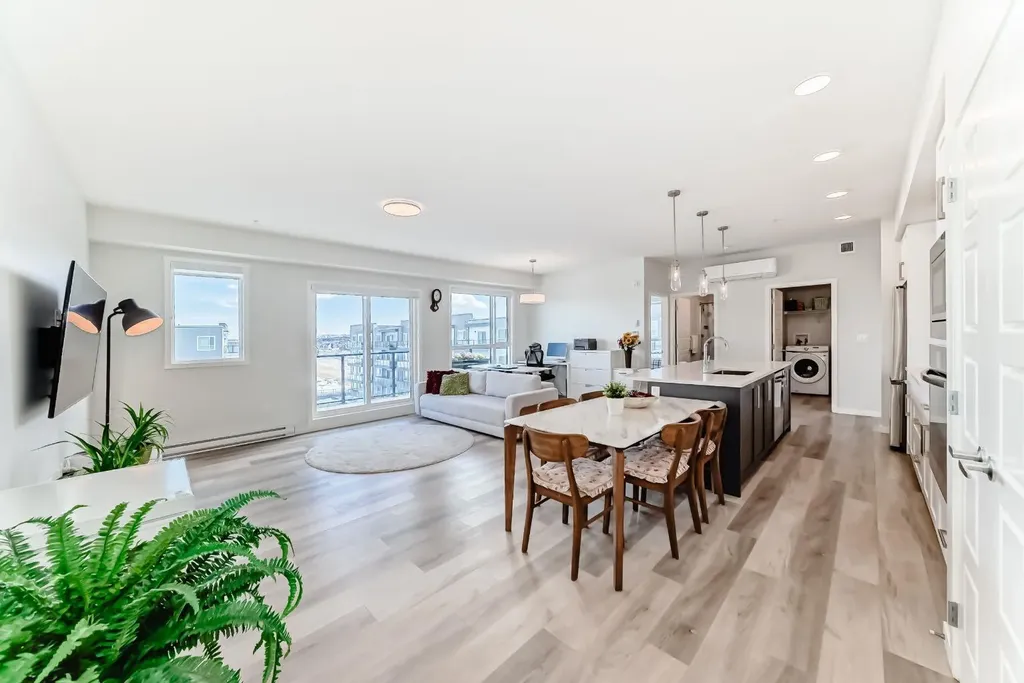 33 Carringham Gate NW Calgary AB T3P 2H6