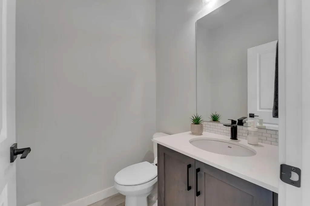 674 Creekmill Court SW Airdrie AB T4B 5J8