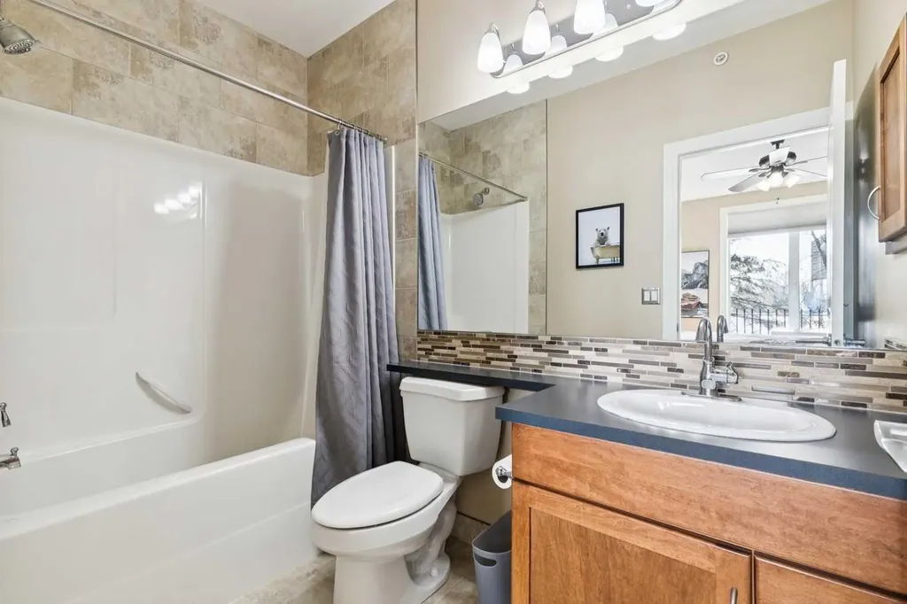 3101 34 Avenue NW Calgary AB T2L 2A3