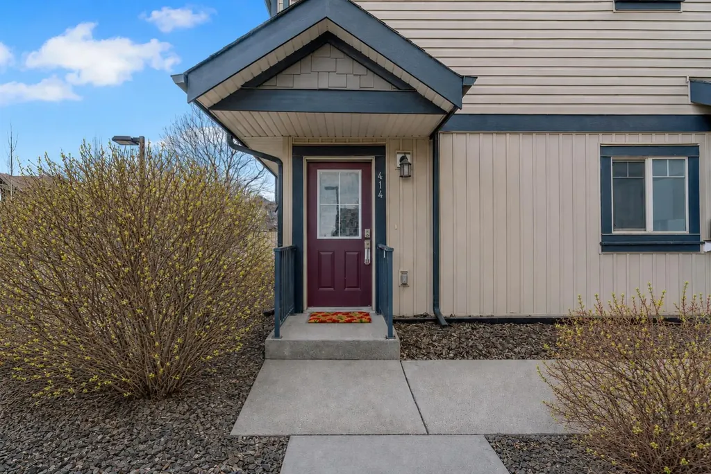121 Copperpond Common SE Calgary AB T2Z 5B6