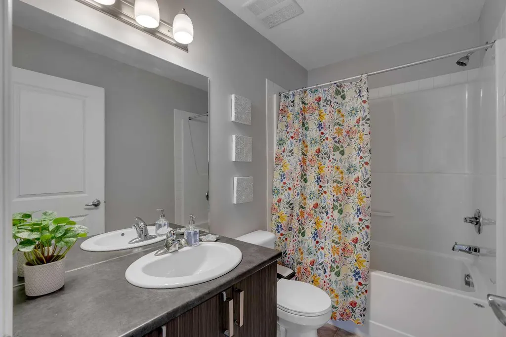 121 Copperpond Common SE Calgary AB T2Z 5B6