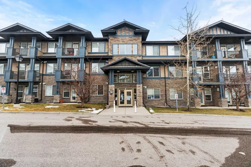 10 Panatella Road NW Calgary AB T3K 0V4