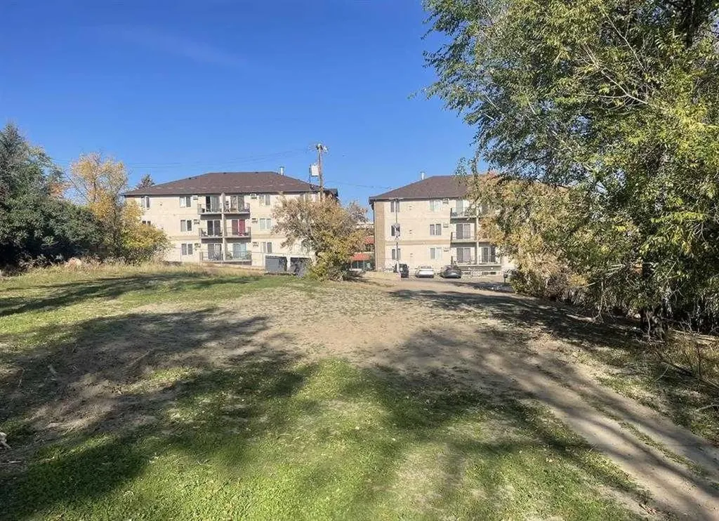 338 4 Street SE Medicine Hat AB T1A0K2