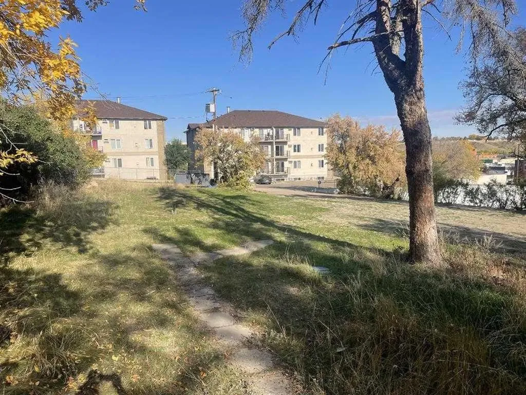 338 4 Street SE Medicine Hat AB T1A0K2
