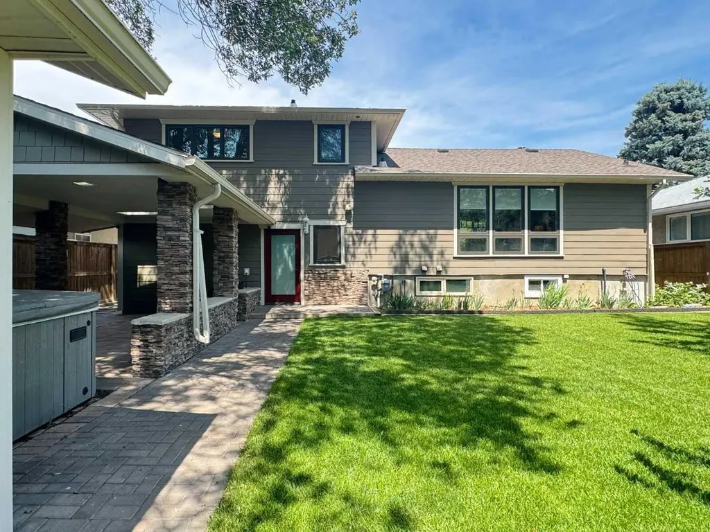 2302 14 Avenue S Lethbridge AB T1K 0V5