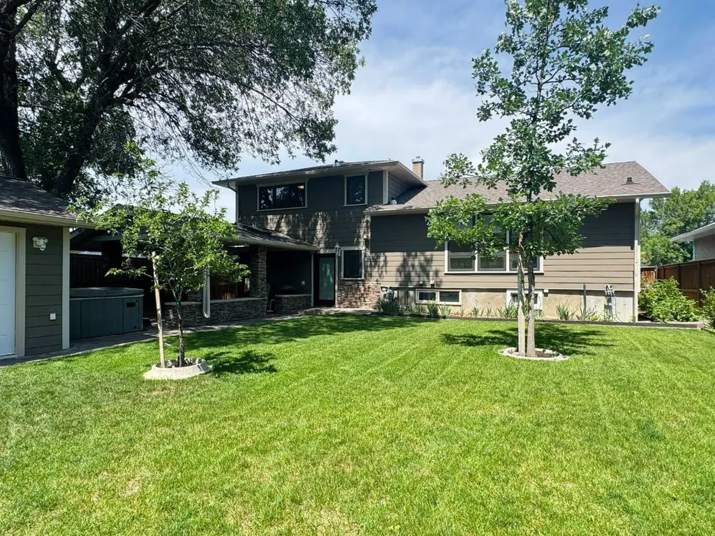 2302 14 Avenue S Lethbridge AB T1K 0V5