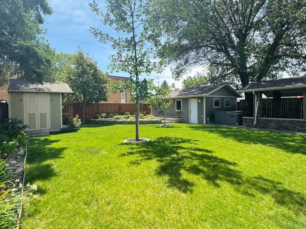 2302 14 Avenue S Lethbridge AB T1K 0V5