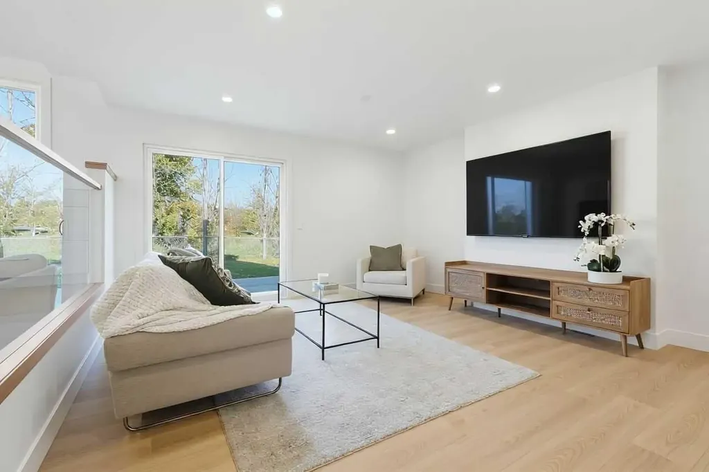 1016 Mapleglade Drive SE Calgary AB T2G 2G6