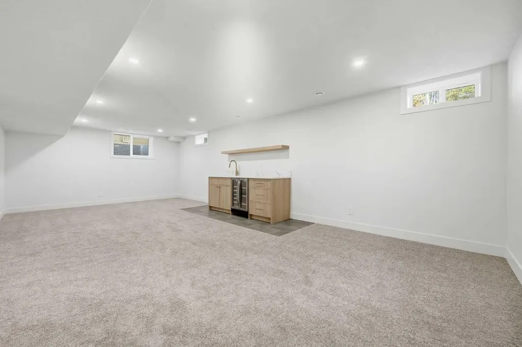 1016 Mapleglade Drive SE Calgary AB T2G 2G6