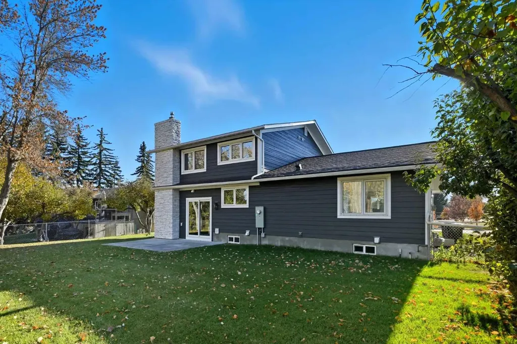 1016 Mapleglade Drive SE Calgary AB T2G 2G6