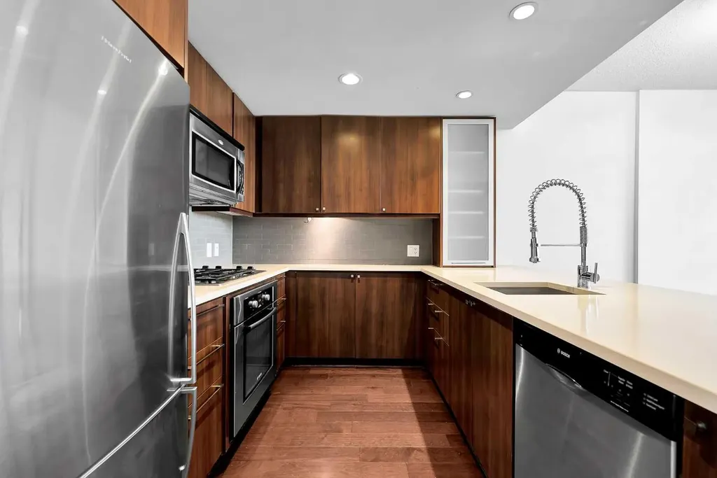 1118 12 Avenue SW Calgary AB T2R0X4