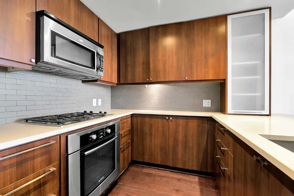 1118 12 Avenue SW Calgary AB T2R0X4