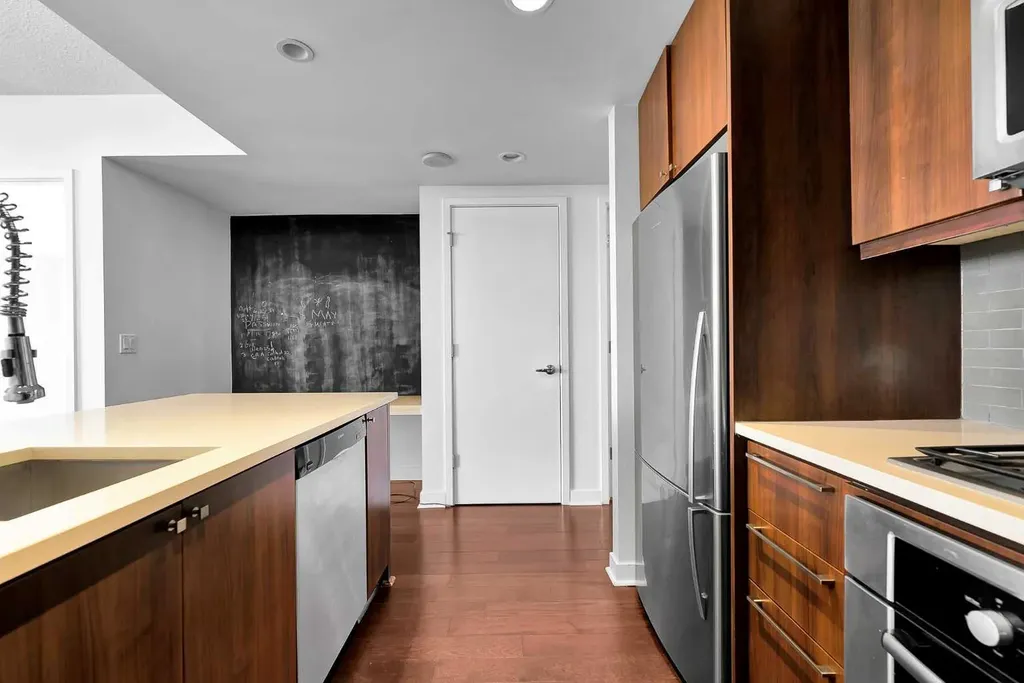 1118 12 Avenue SW Calgary AB T2R0X4