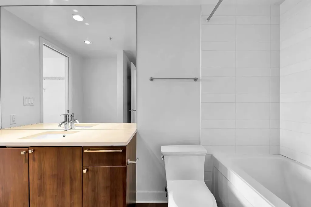 1118 12 Avenue SW Calgary AB T2R0X4